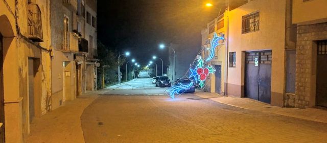 Es despenja un arc de llums nadalencs a La Jana