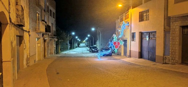 Es despenja un arc de llums nadalencs a La Jana