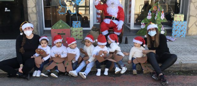 El Pare Noel visita el col·legi públic i la Ludoteca de Santa Magdalena