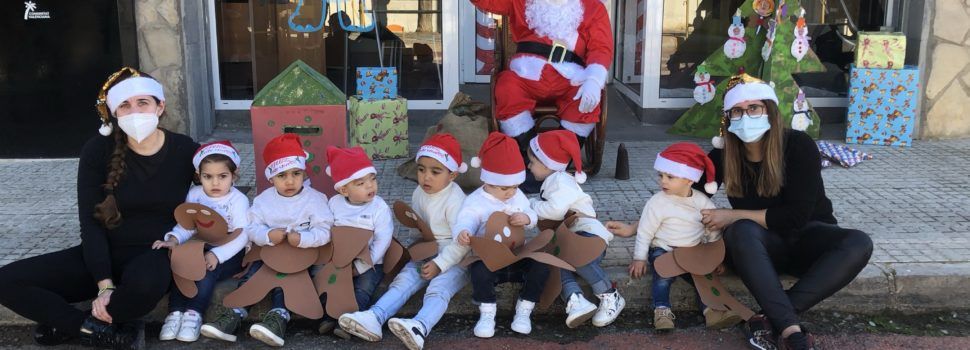 El Pare Noel visita el col·legi públic i la Ludoteca de Santa Magdalena