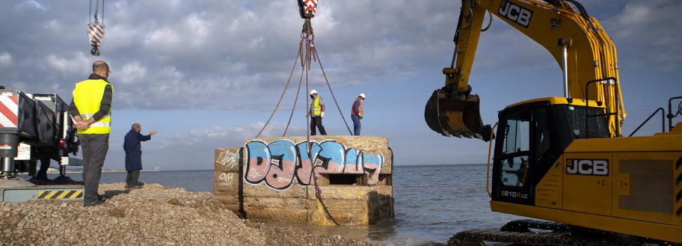 Dos nius de metralladora de la platja de les Cases es traslladen a 20 metres de la costa