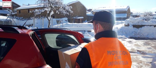 Protección Civil traslada pruebas PCR y vacunas entre pueblos nevados y el Hospital de Vinaròs