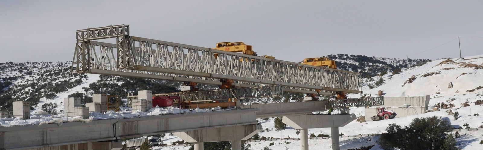 Talls interminents de la N-232 per acabar un altre dels viaductes del port de Querol