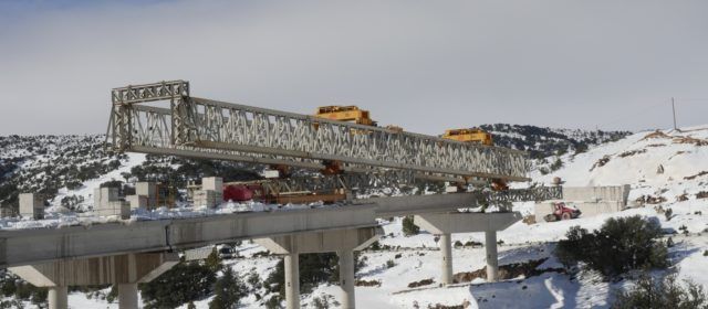 Talls interminents de la N-232 per acabar un altre dels viaductes del port de Querol