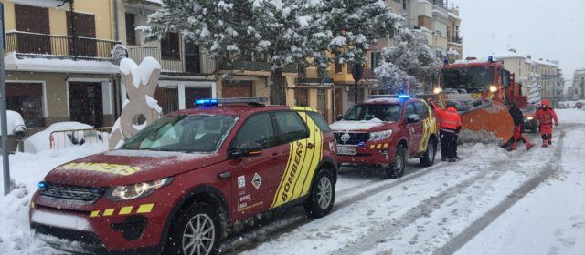 Tarde de sábado también con intenso trabajo de los bomberos por las nevadas