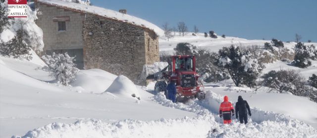 Vídeo y fotos: Servicios de este martes de los bomberos por las nevadas