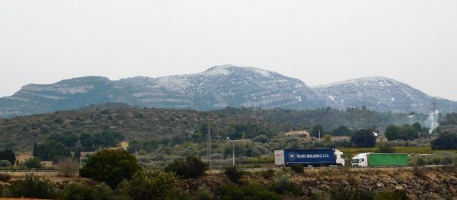 Fotos: la neu al port del Caro i la serra del Montsià
