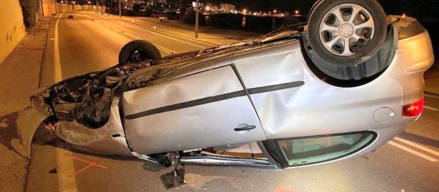 Bolca un cotxe a la carretera de la costa sud de Vinaròs