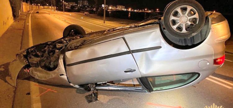 Bolca un cotxe a la carretera de la costa sud de Vinaròs