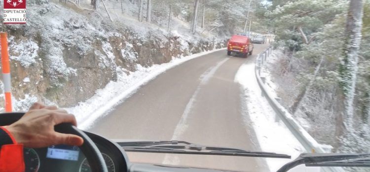 Fotos: Bomberos en acción por las nevadas