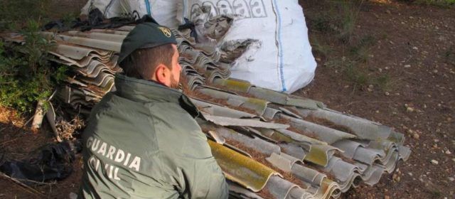 La Guardia Civil localiza un depósito ilegal de más de 6.000 kilos de uralita que contenía amianto