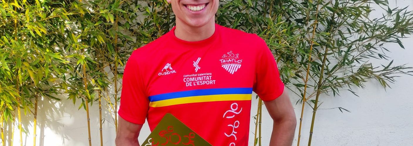 Guillem Segura, millor triatleta absolut en el circuit de la Diputació de València 2020