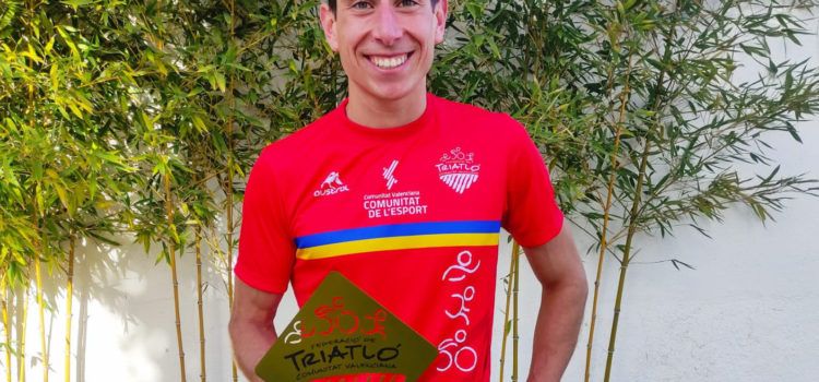 Guillem Segura, millor triatleta absolut en el circuit de la Diputació de València 2020