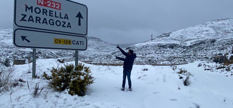 Fotos: La N-232, una de les més afectades per la neu