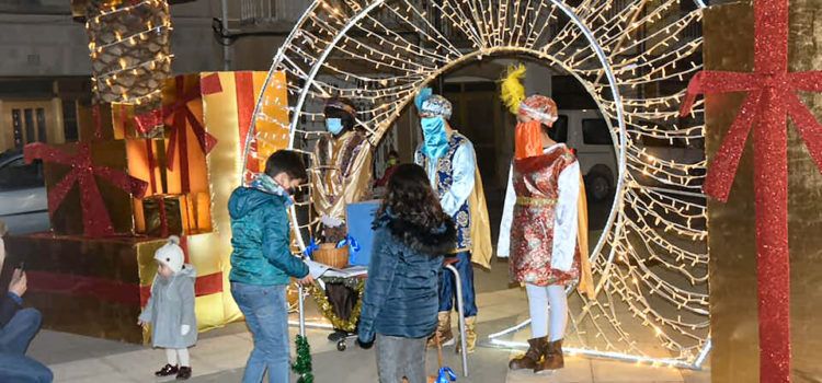 Els patges anuncien a Canet que els Reis Mags vindran molt carregats