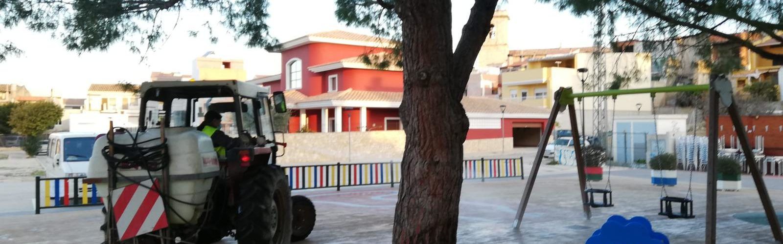 Continua la desinfecció diària d’espais públics i contenidors a Càlig