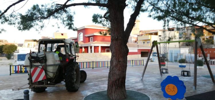 Continua la desinfecció diària d’espais públics i contenidors a Càlig