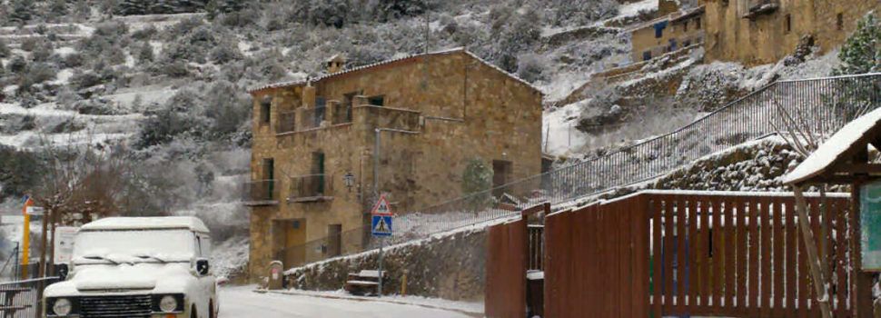 La primera nevada viste de blanco Els Ports pero provoca problemas viarios 