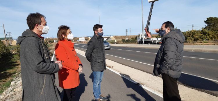 Benicarló millora la il·luminació de la carretera del Polígon El Collet