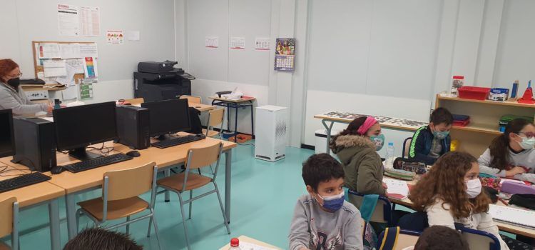 El col·legi públic de Santa Magdalena posa en marxa dos purificadors d’aire