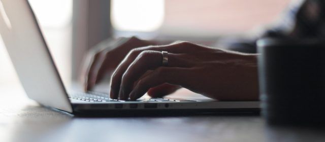 Alcanar ha impulsat formació telemàtica per a les famílies dels centres educatius