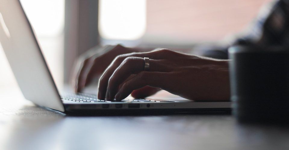 Alcanar ha impulsat formació telemàtica per a les famílies dels centres educatius