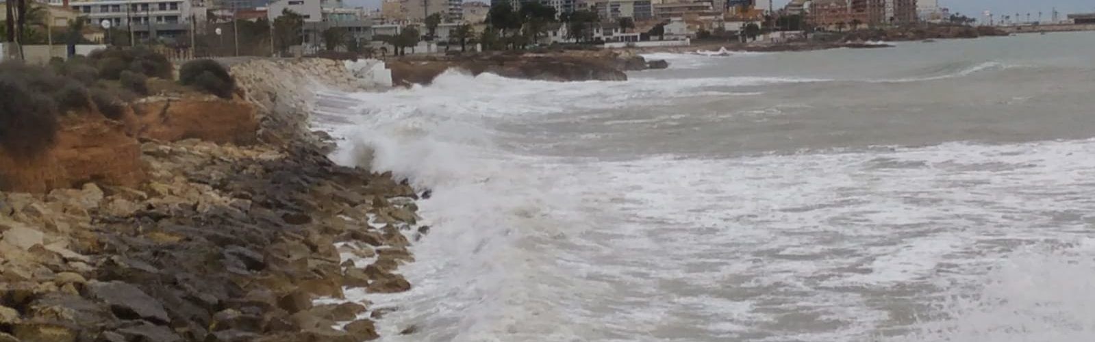 Vídeos i fotos: Temporal a la costa sud de Vinaròs