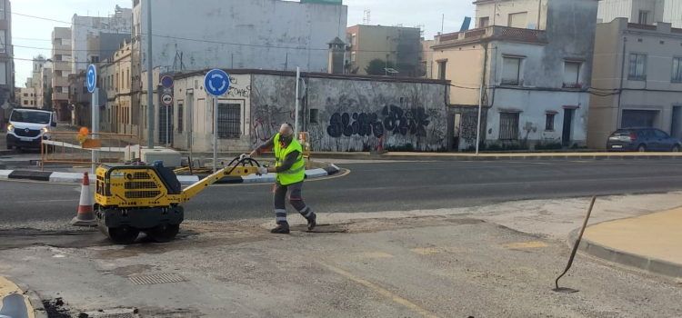 Reparació de clots en diversos carrers i camins de Benicarló