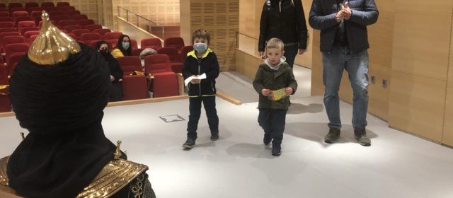 El Patge Reial recull les cartes de les xiquetes i xiquets de Santa Magdalena