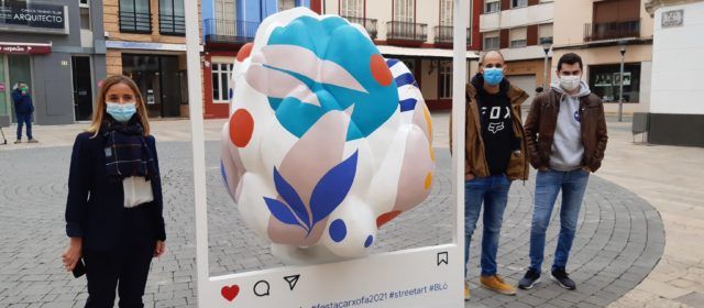 Tercera carxofa artística, ubicada a la plaça de S. Bartomeu de Benicarló