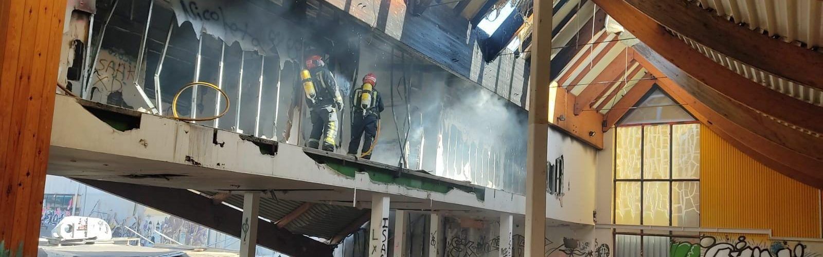 Fotos: incendio en un antiguo hipermercado de Vinaròs