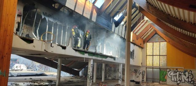 Fotos: incendio en un antiguo hipermercado de Vinaròs