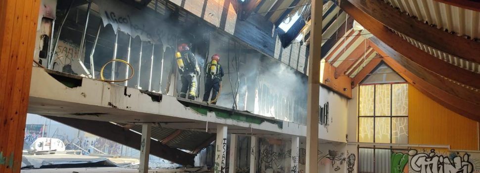 Fotos: incendio en un antiguo hipermercado de Vinaròs