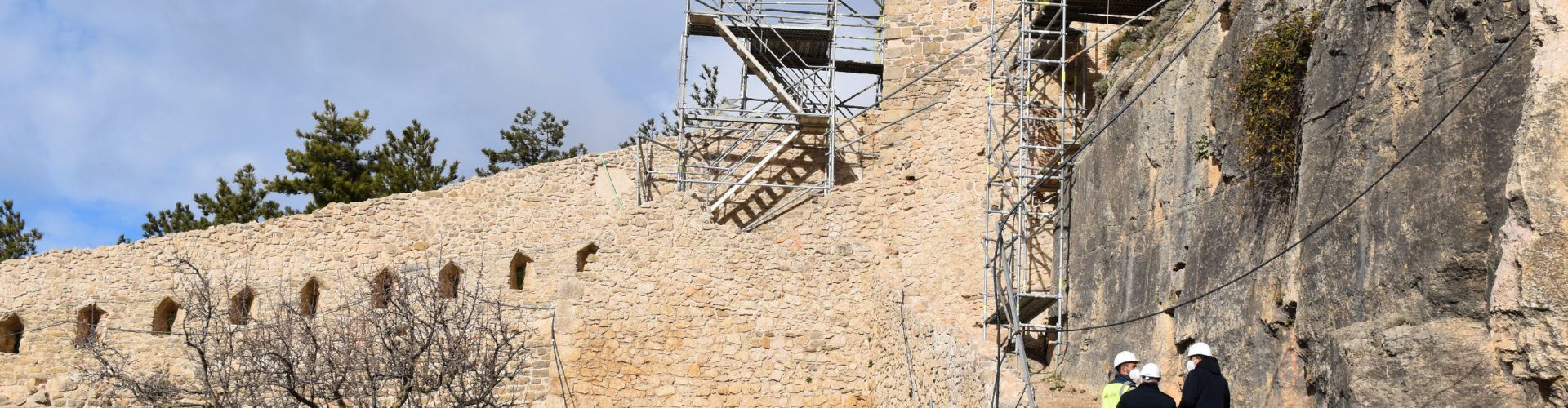 Recta final a Morella de la rehabilitació de les torres de La Pardala i Sant Francesc
