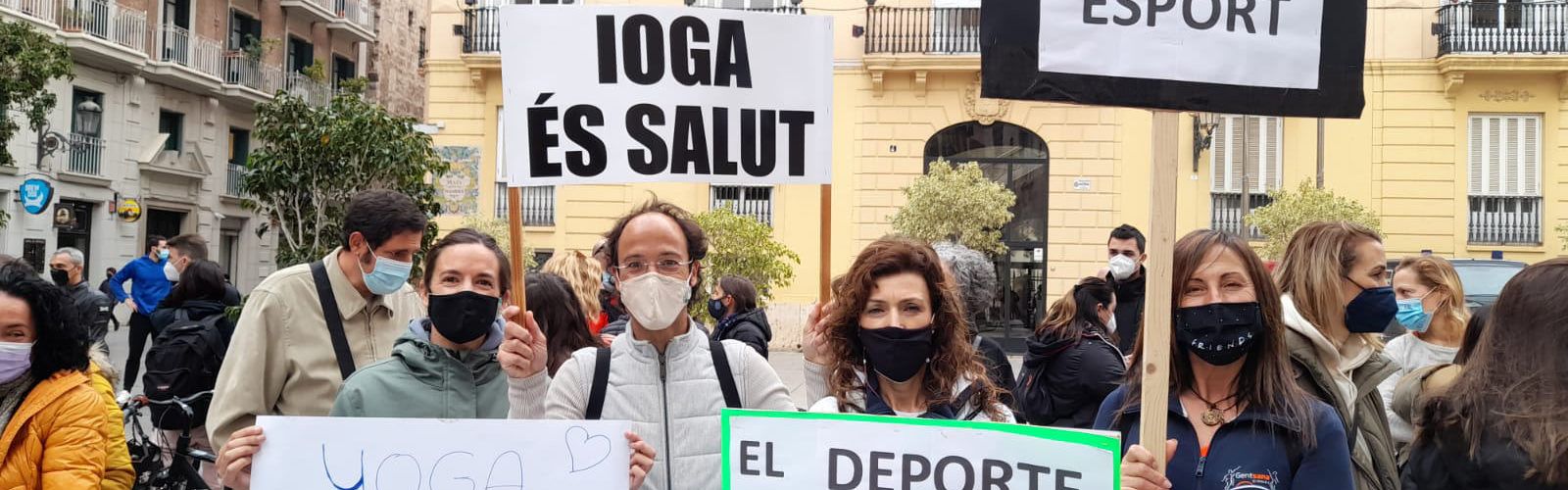 Representación de Vinaròs en la manifestación en Valencia de los centros deportivos