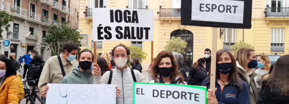 Representación de Vinaròs en la manifestación en Valencia de los centros deportivos