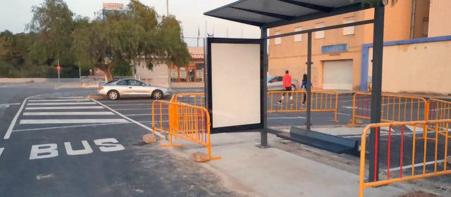 L’Ajuntament instal·la dues marquesines d’autobús al municipi
