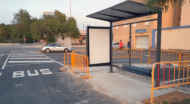 L’Ajuntament instal·la dues marquesines d’autobús al municipi