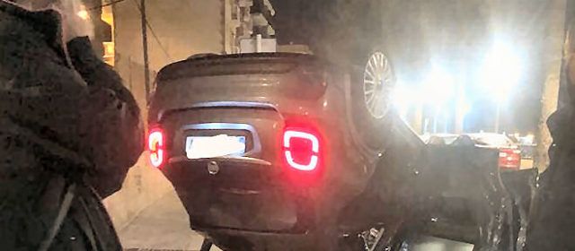 Bolca un cotxe a l’avinguda Marquès de Benicarló