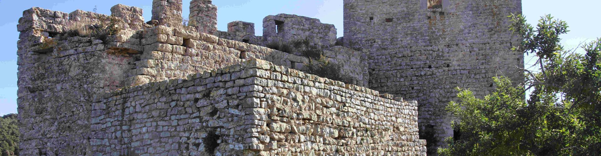 Ben Vist: Castell de Polpís, Santa Magdalena