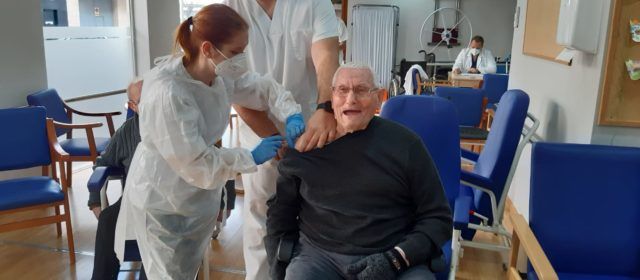 Vacunats les persones usuàries i el personal treballador del Centre de Dia Nou d’Octubre de Benicarló