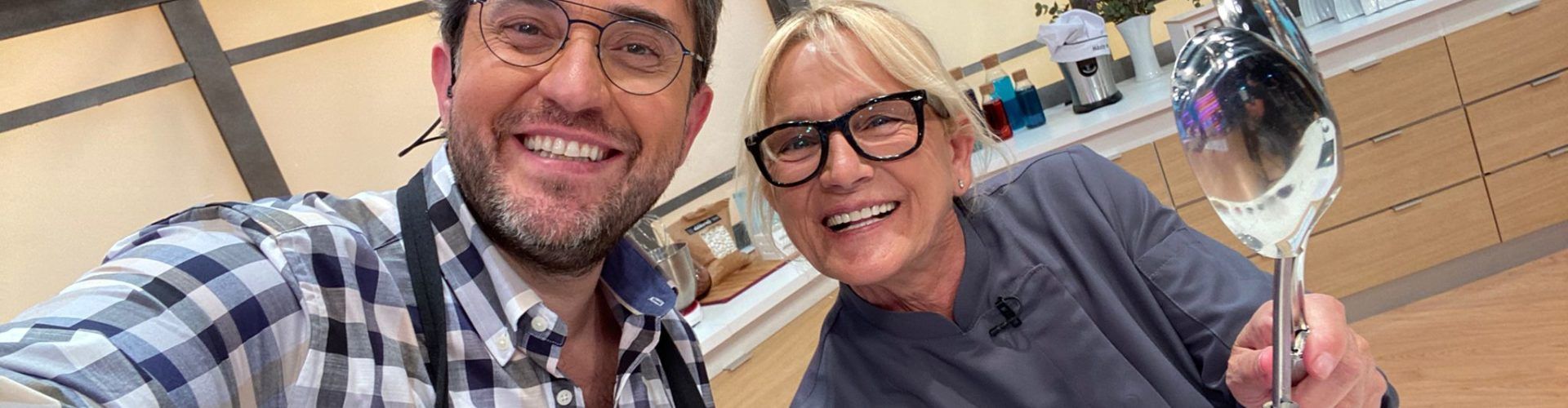 Fotos: La benicarlanda Maribel Gil, cada tarde en “Bona Vesprada” de Àpunt TV