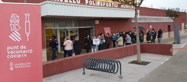 La vacunación al personal docente continúa hoy sábado con más de 60.000 personas citadas en toda la Comunitat