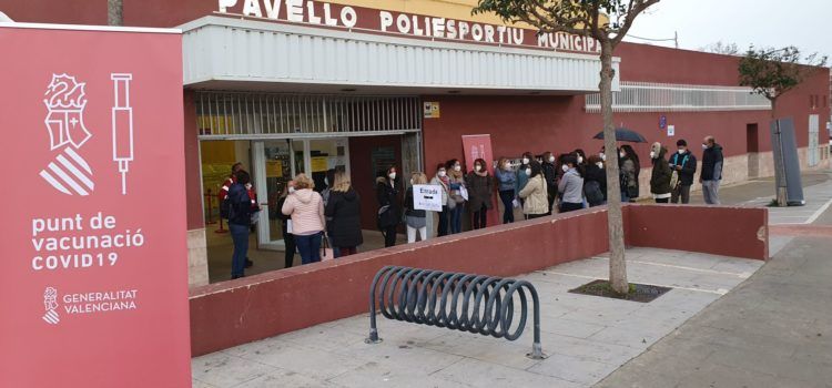 La vacunación al personal docente continúa hoy sábado con más de 60.000 personas citadas en toda la Comunitat