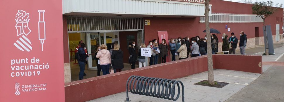 La vacunación al personal docente continúa hoy sábado con más de 60.000 personas citadas en toda la Comunitat