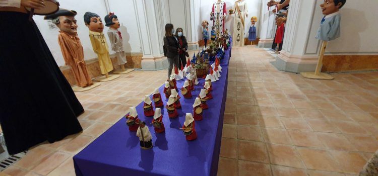 Vídeo i fotos: Exposició de la Setmana Santa de Vinaròs