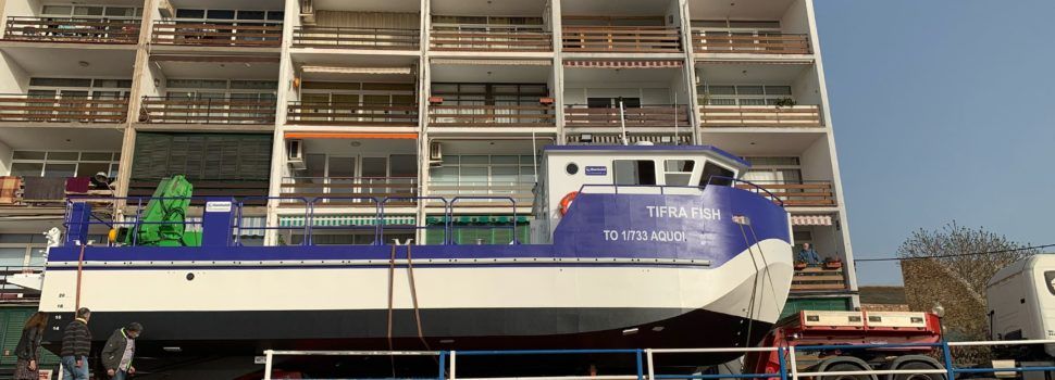 Un nou catamarà surt dels tallers navals de Vinaròs cap a Algèria