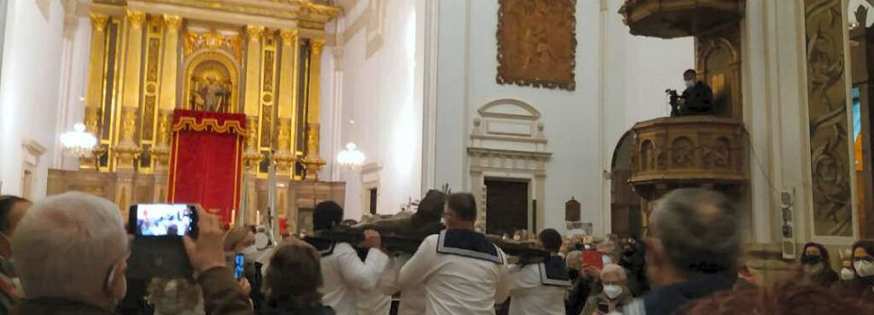 Insòlita pujada del Crist de la Mar, a Benicarló, per la covid