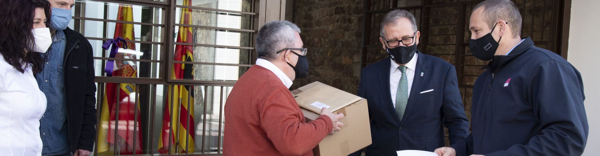 El Parc Mòbil de la Diputació recorre 25.000 quilòmetres des de l’inici de la pandèmia per a repartir 600.000 màscares als ajuntaments de la província