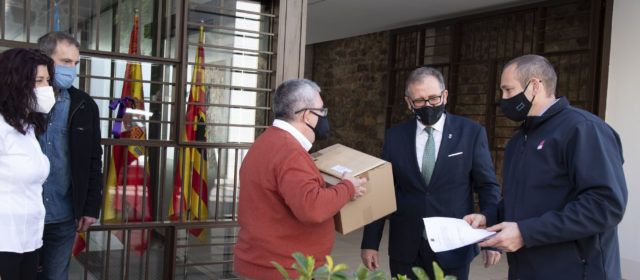 El Parc Mòbil de la Diputació recorre 25.000 quilòmetres des de l’inici de la pandèmia per a repartir 600.000 màscares als ajuntaments de la província
